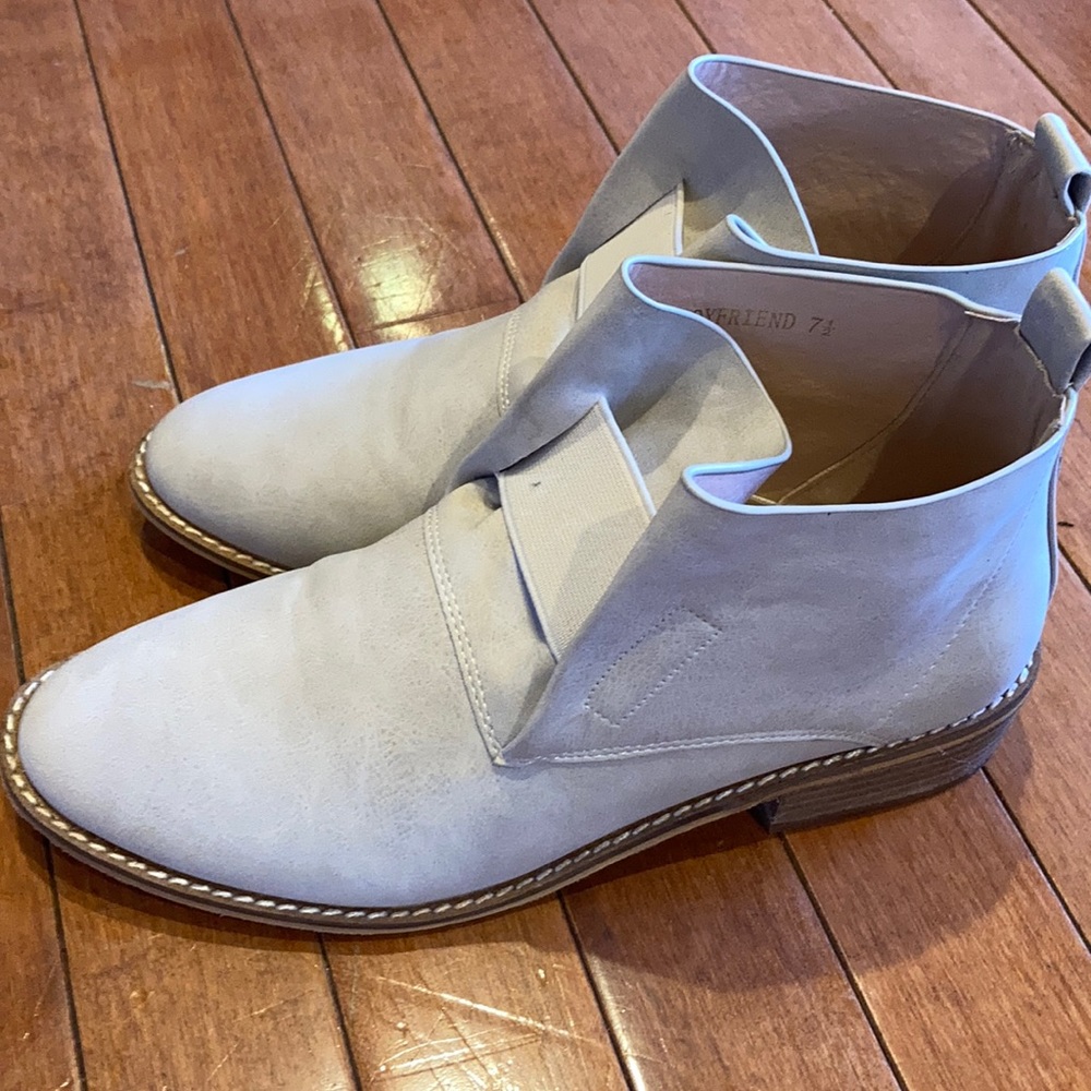 Shoes - Picture 4 of 6